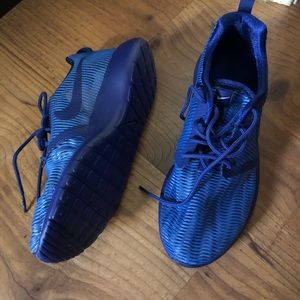 NWOT Roshe One Flight Weight Nike Shoes